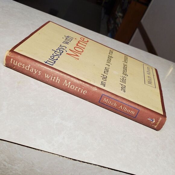 Tuesdays with Morrie : An Old Man, a Young Man and Life's Greatest Lesson - Picture 3 of 8